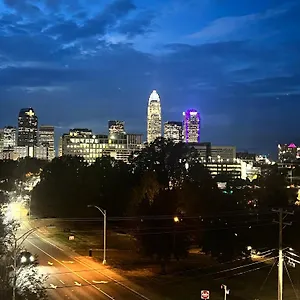 https://uptown-luxury-suite-near-it-all.1sthotelscharlotte.com